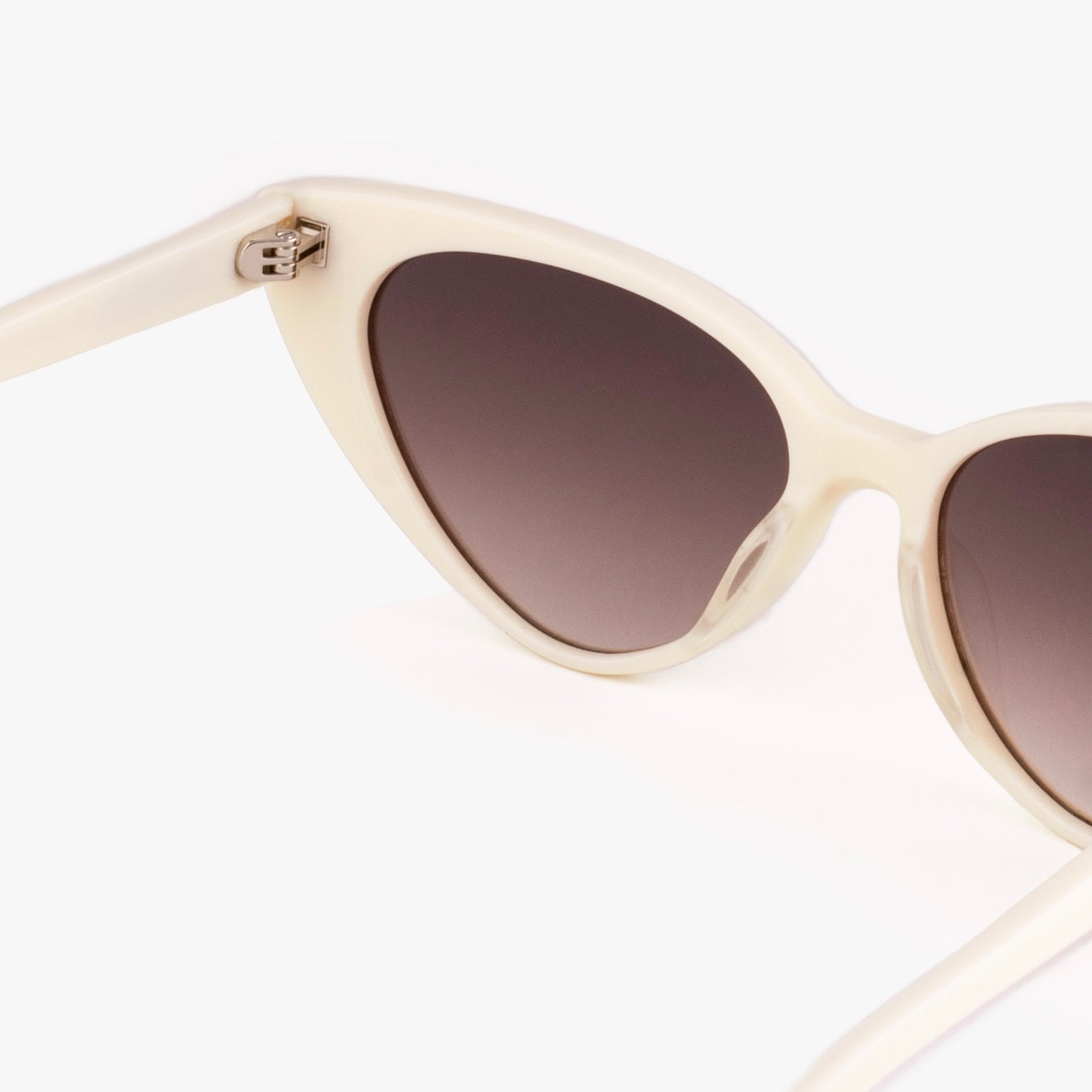 Monroe Sunglasses Cream Retro Cat Eye Frame
