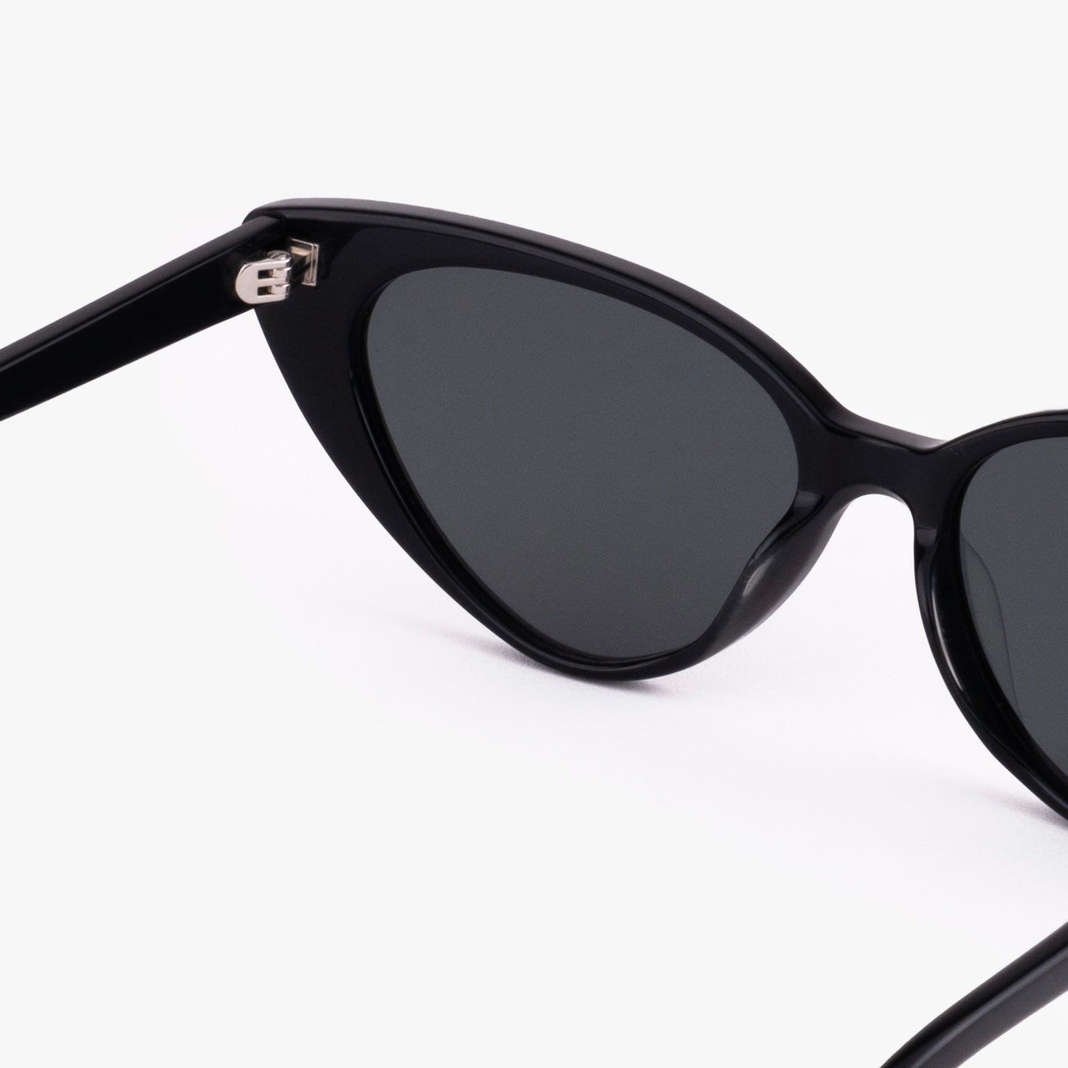 Monroe Sunglasses Black Retro Cat Eye Frame